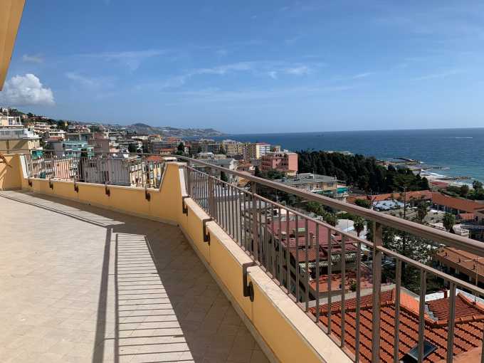 Penthouse 160 m2 Sanremossa remontoitavaksi