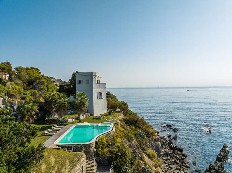 Liguria: huvila omalla rannalla