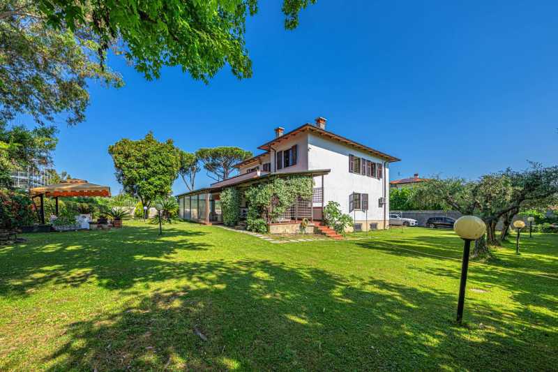 Premium-luokan villa myynnissä Marina di Carrarassa