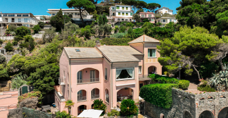 Villa myytävänä Ligurian ensimmäisellä rannikkolinjalla.