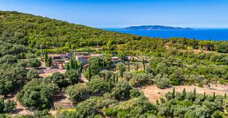 Villa Joe Pomodoro merinäköalalla Monte Argentariossa