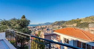 Huvila merinäköalalla Velekroziassa