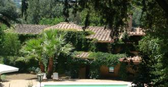 Historiallinen huvila vuokrattavana arvostetussa residenssissä Roomassa.