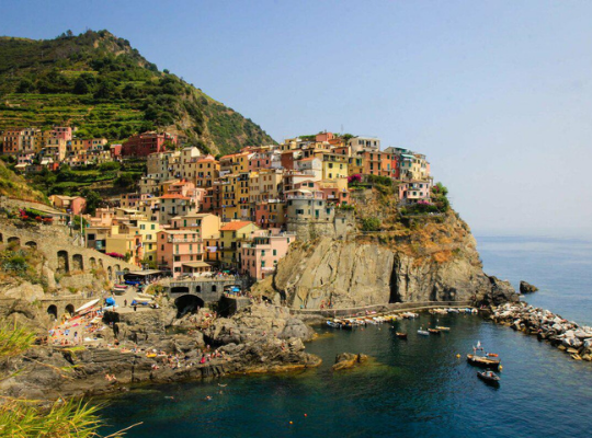 Suurin osa Italian Ligurian rannikon kaupungeista on hiljaisia, rauhallisia ja hieman unisia